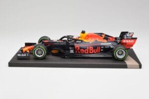 Red Bull RB15 #33 M. Verstappen German GP Winner Wet 2019 Minichamps 1:18 113191133 Metāls