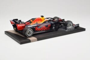 Red Bull RB16 #33 M. Verstappen Red Bull Racing 70th Anniversary GP Winner 2020 Minichamps 1:18 113200533-M1 Sveķi — attēls 3 no 7