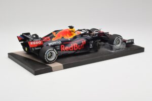 Red Bull RB16B #33 M. Verstappen Dutch GP Winner 2021 Minichamps 1:18 113212533 Metāls — attēls 3 no 7