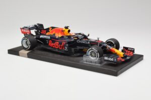 Red Bull RB16B #33 M. Verstappen Dutch GP Winner 2021 Minichamps 1:18 113212533 Metāls — attēls 4 no 7