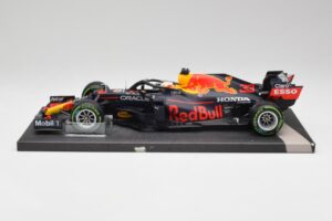 Red Bull RB16B #33 M. Verstappen Emilia Romagna GP Winner 2021 Minichamps 1:18 113210233T Metāls