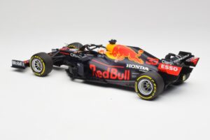 Red Bull RB16B #33 M. Verstappen Emilia Romagna GP Winner Mid Race Tyres 2021 Minichamps 1:18 110210133 Metāls — attēls 5 no 7