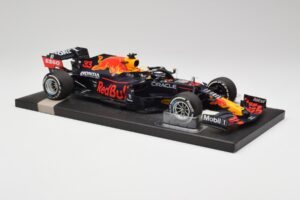 Red Bull RB16B #33 M. Verstappen Styrian & Austrian GP Winner 2021 Minichamps 1:18 113210933 Metāls — attēls 4 no 6