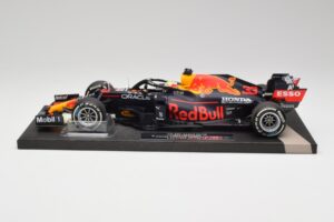 Red Bull RB16B #33 M. Verstappen Styrian & Austrian GP Winner 2021 Minichamps 1:18 113210933 Metāls