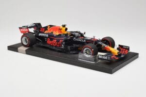 Red Bull RB16B #33 M. Verstappen Abu Dhabi GP 2021 Winner Missing Figurine & Pitboard Minichamps 1:18 113212333 Sveķi — attēls 4 no 7