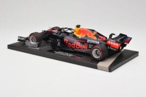 Red Bull RB16B #33 M. Verstappen Abu Dhabi GP 2021 Winner Missing Figurine & Pitboard Minichamps 1:18 113212333 Sveķi — attēls 5 no 7