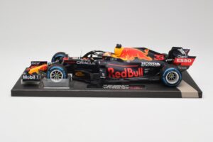 Red Bull RB16B #33 M. Verstappen Belgian GP 2021 Winner Minichamps 1:18 113211333 Sveķi