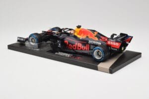 Red Bull RB16B #33 M. Verstappen Belgian GP 2021 Winner Minichamps 1:18 113211333 Sveķi — attēls 5 no 7