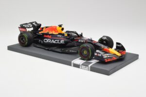 Red Bull RB18 #1 M. Verstappen Japan GP Winner No Figure 2022 Minichamps 1:18 113221801B Metāls — attēls 4 no 7