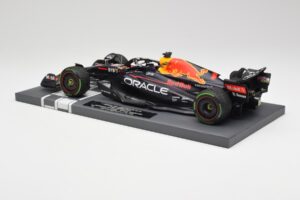Red Bull RB18 #1 M. Verstappen Japan GP Winner No Figure 2022 Minichamps 1:18 113221801B Metāls — attēls 5 no 7