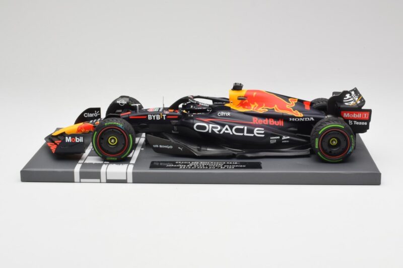 Red Bull RB18 #1 M. Verstappen Japan GP Winner No Figure 2022 Minichamps 1:18 113221801B Metāls