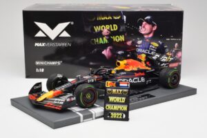 Red Bull RB18 #1 M. Verstappen Japan GP Winner No Figure & Pitboard 2022 Minichamps 1:18 113221801FB Metāls — attēls 6 no 7