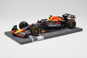 Red Bull RB18 Oracle #1 M. Verstappen Abu Dhabi GP 2022 Winner Minichamps 1:18 113222201 Sveķi — attēls 2 no 7