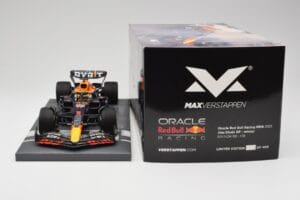 Red Bull RB18 Oracle #1 M. Verstappen Abu Dhabi GP 2022 Winner Minichamps 1:18 113222201 Sveķi — attēls 6 no 7