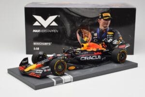 Red Bull RB18 Oracle #1 M. Verstappen Abu Dhabi GP 2022 Winner Minichamps 1:18 113222201 Sveķi — attēls 7 no 7