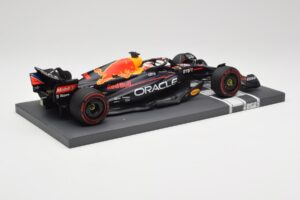 Red Bull RB18 Oracle #1 M. Verstappen Dutch GP 2022 Winner Minichamps 1:18 113221501 Sveķi — attēls 3 no 7