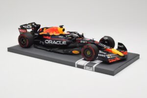 Red Bull RB18 Oracle #1 M. Verstappen Dutch GP 2022 Winner Minichamps 1:18 113221501 Sveķi — attēls 4 no 7