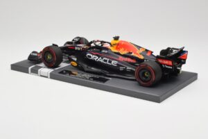 Red Bull RB18 Oracle #1 M. Verstappen Dutch GP 2022 Winner Minichamps 1:18 113221501 Sveķi — attēls 5 no 7
