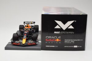 Red Bull RB18 Oracle #1 M. Verstappen Dutch GP 2022 Winner Minichamps 1:18 113221501 Sveķi — attēls 6 no 7