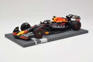 Red Bull RB18 Oracle #1 M. Verstappen Italian GP 2022 Winner Minichamps 1:18 113221601 Sveķi — attēls 2 no 7