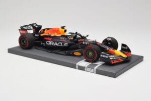 Red Bull RB18 Oracle #1 M. Verstappen Italian GP 2022 Winner Minichamps 1:18 113221601 Sveķi — attēls 4 no 7