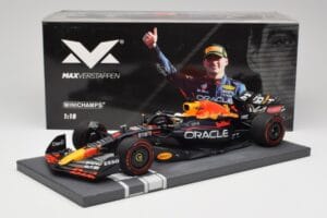 Red Bull RB18 Oracle #1 M. Verstappen Italian GP 2022 Winner Minichamps 1:18 113221601 Sveķi — attēls 7 no 7