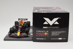 Red Bull RB18 Oracle #1 M. Verstappen Japanese GP 2022 World Champion Minichamps 1:18 113221801 Sveķi — attēls 6 no 7
