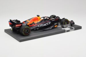 Red Bull RB18 #1 M. Verstappen Emilia Romagna GP 2022 Winner Minichamps 1:18 113220401 Sveķi — attēls 3 no 7