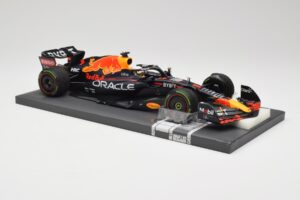 Red Bull RB18 #1 M. Verstappen Emilia Romagna GP 2022 Winner Minichamps 1:18 113220401 Sveķi — attēls 4 no 7