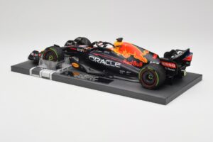 Red Bull RB18 #1 M. Verstappen Emilia Romagna GP 2022 Winner Minichamps 1:18 113220401 Sveķi — attēls 5 no 7
