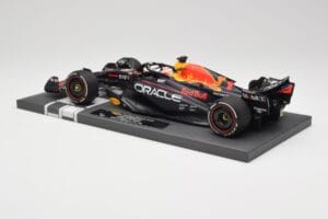 Red Bull RB19 Oracle #1 M. Verstappen Bahrain GP 2023 Winner Minichamps 1:18 113230201 Sveķi — attēls 5 no 7
