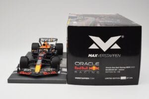 Red Bull RB19 Oracle #1 M. Verstappen Bahrain GP 2023 Winner Minichamps 1:18 113230201 Sveķi — attēls 6 no 7
