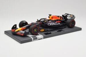 Red Bull RB19 Oracle #1 M. Verstappen British GP 2023 Winner Minichamps 1:18 113231101 Sveķi — attēls 2 no 7