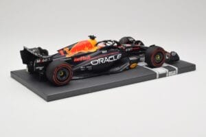 Red Bull RB19 Oracle #1 M. Verstappen British GP 2023 Winner Minichamps 1:18 113231101 Sveķi — attēls 3 no 7