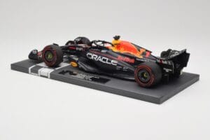 Red Bull RB19 Oracle #1 M. Verstappen British GP 2023 Winner Minichamps 1:18 113231101 Sveķi — attēls 5 no 7