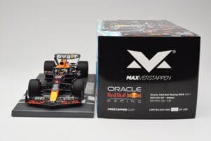 Red Bull RB19 Oracle #1 M. Verstappen British GP 2023 Winner Minichamps 1:18 113231101 Sveķi — attēls 6 no 7