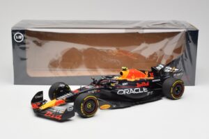 Red Bull RB19 #11 S. Perez Italian GP 2nd 2023 Minichamps 1:18 110231511 Metāls — attēls 2 no 6