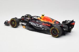 Red Bull RB19 #11 S. Perez Italian GP 2nd 2023 Minichamps 1:18 110231511 Metāls — attēls 4 no 6
