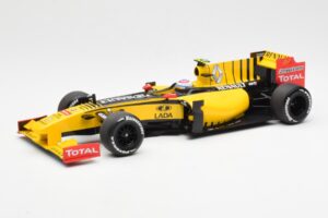 Renault F1 Team R30 #11 V. Petrov Showcar F1 2010 Minichamps 1:18 150100082 Metāls