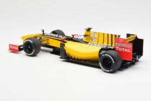 Renault F1 Team R30 #11 V. Petrov Showcar F1 2010 Minichamps 1:18 150100082 Metāls — attēls 5 no 6