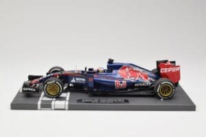 Scuderia Toro Rosso STR10 Renault #33 M. Verstappen Australian GP 2015 Minichamps 1:18 Scuderia Toro Rosso STR10 Renault #33 M. Verstappen Australian GP 2015 Minichamps 1:18 117150033 Sveķi