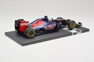 Scuderia Toro Rosso STR10 Renault #33 M. Verstappen Australian GP 2015 Minichamps 1:18 117150033 Sveķi — attēls 3 no 7