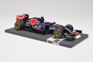 Scuderia Toro Rosso STR10 Renault #33 M. Verstappen Australian GP 2015 Minichamps 1:18 117150033 Sveķi — attēls 4 no 7