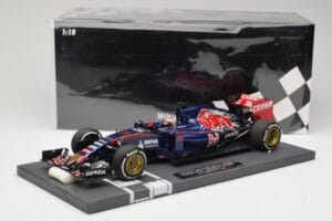 Scuderia Toro Rosso STR10 Renault #33 M. Verstappen Australian GP 2015 Minichamps 1:18 117150033 Sveķi — attēls 7 no 7