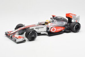 McLaren MP4-24 #1 L. Hamilton 2009 Dealer Edition Minichamps 1:18 503091801 Metāls