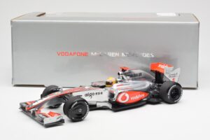McLaren MP4-24 #1 L. Hamilton 2009 Dealer Edition Minichamps 1:18 503091801 Metāls — attēls 6 no 6