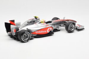 Vodafone McLaren Mercedes MP4-25 #3 L. Hamilton F1 Showcar 2010 Minichamps 1:18 530101872 Metāls — attēls 2 no 6