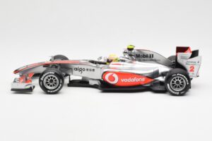 Vodafone McLaren Mercedes MP4-25 #3 L. Hamilton F1 Showcar 2010 Minichamps 1:18 530101872 Metāls — attēls 3 no 6