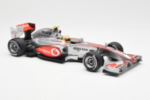 Vodafone McLaren Mercedes MP4-25 #3 L. Hamilton F1 Showcar 2010 Minichamps 1:18 530101872 Metāls — attēls 4 no 6