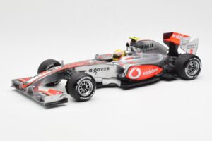 Vodafone McLaren Mercedes MP4-25 #3 L. Hamilton F1 Showcar 2010 Minichamps 1:18 530101872 Metāls
